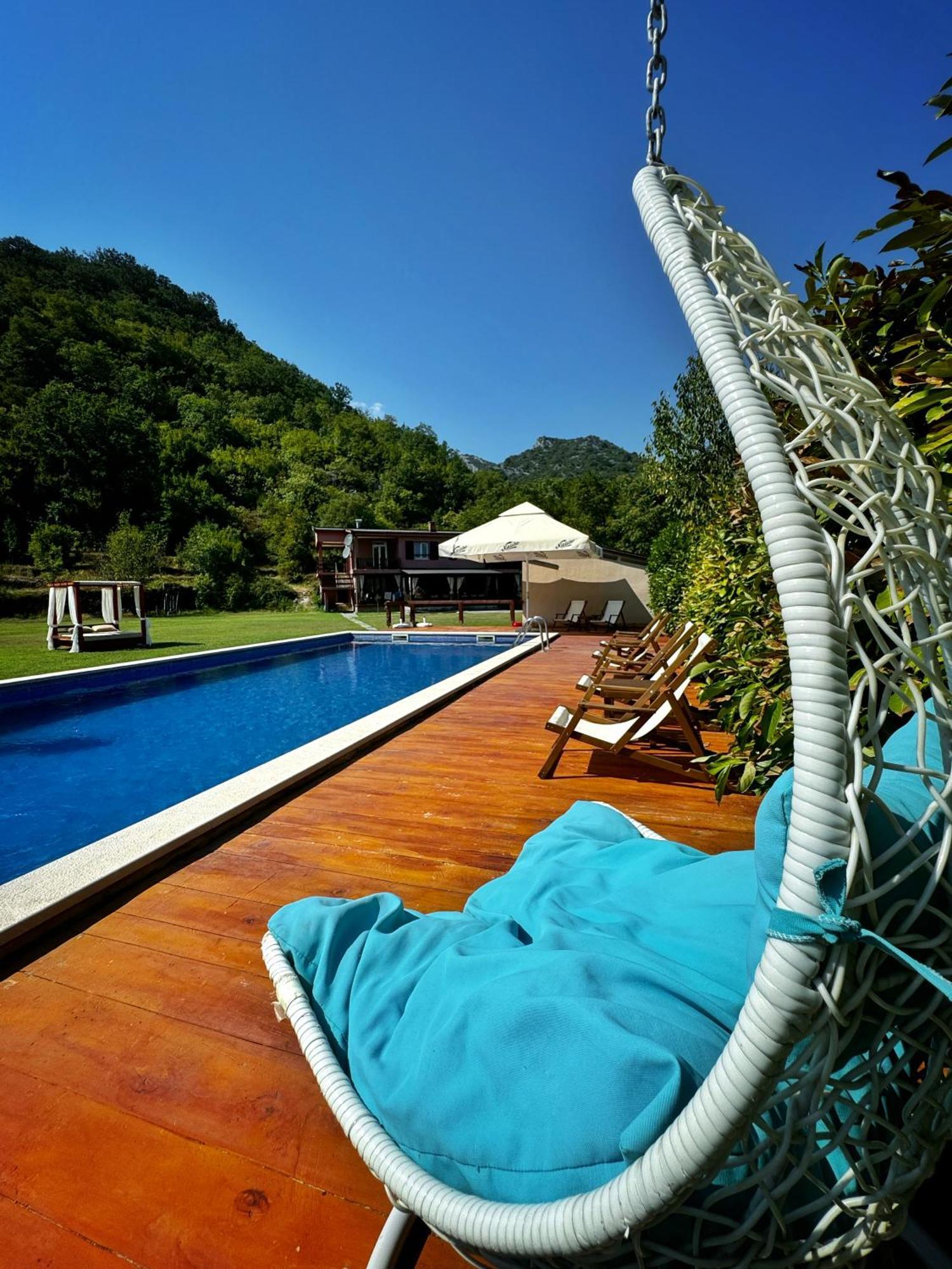 Apartments Djurovic เวียร์ปาซาร์ ภายนอก รูปภาพ